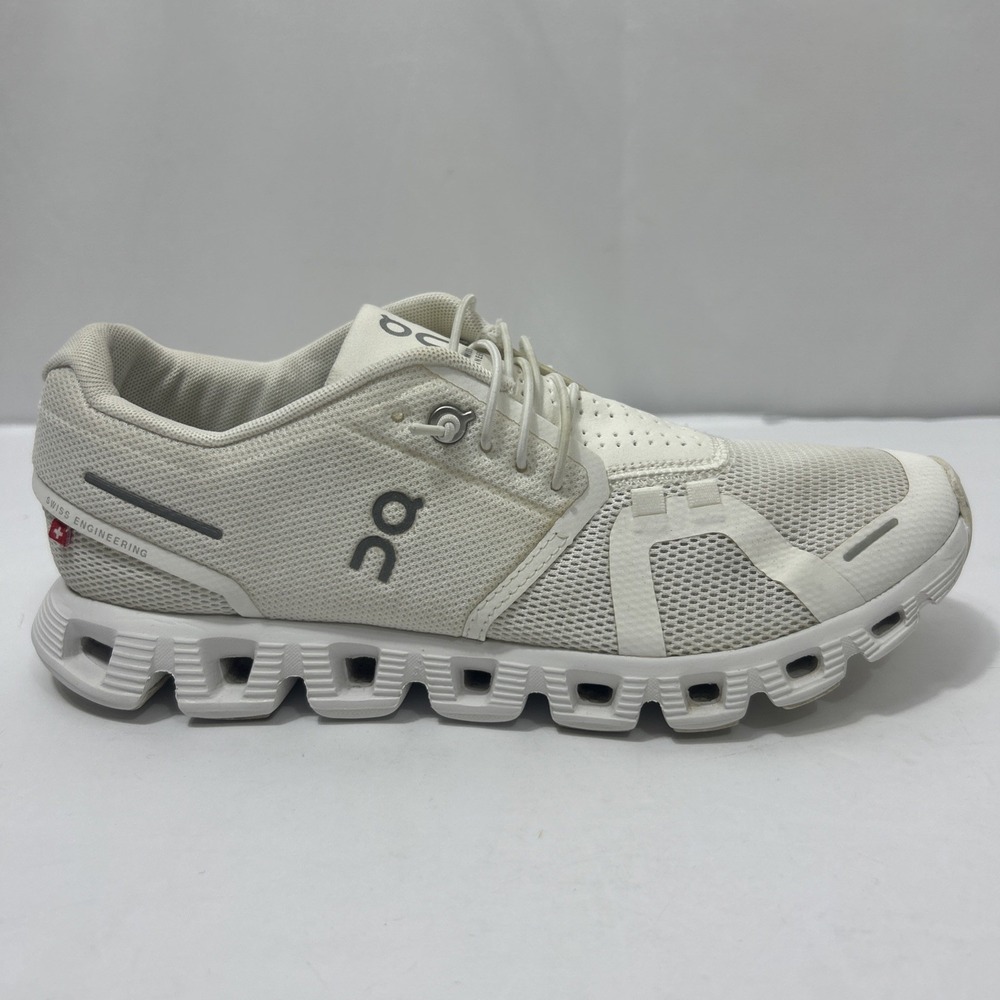 On Running Cloud 5  Running Sneakers  Women's Size 8